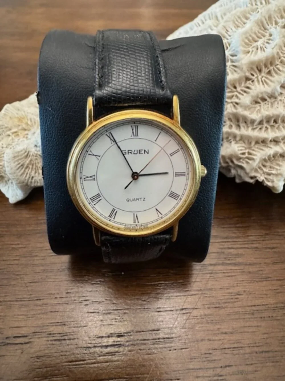 VINTAGE LUXURY - Gruen Unisex 35mm Quartz Wristwatch - Model 243- Vx51